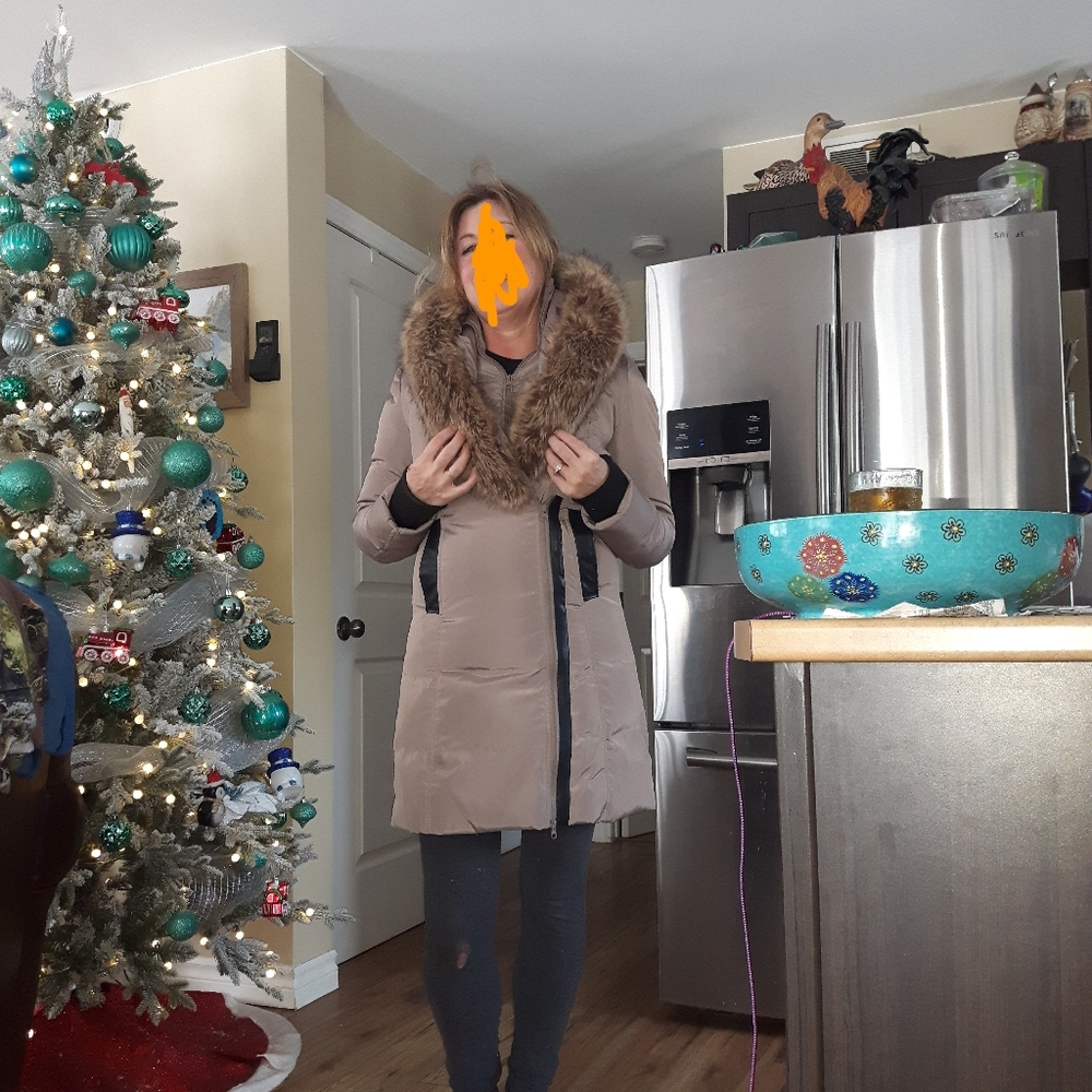 Women's Puffer Coat - Picture 4 of 4